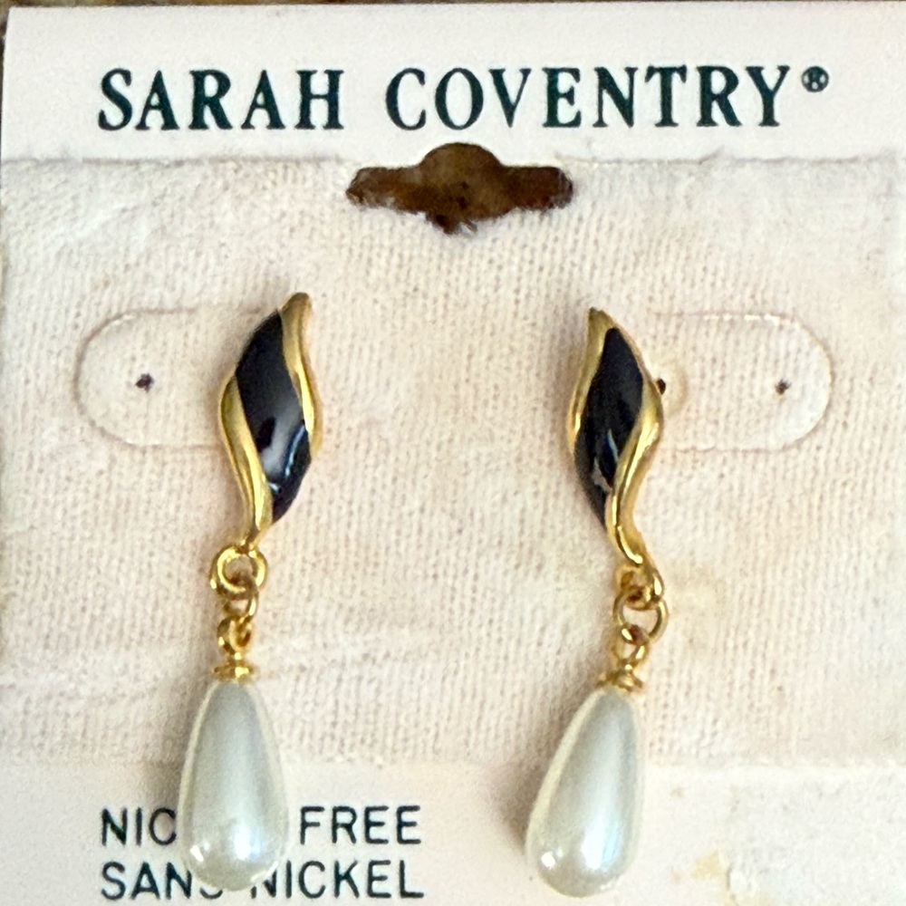 Vintage NOS Sarah Coventry Gold and Black Earrings